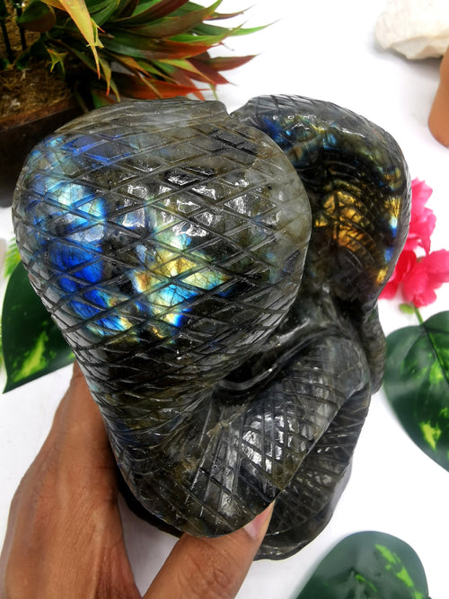 Unique carving of a pair of cobra snakes with raised hood in labradorite - crystal healing / chakra / reiki - 6 inches and 1.68 kg (3.70 lb) Animal carving