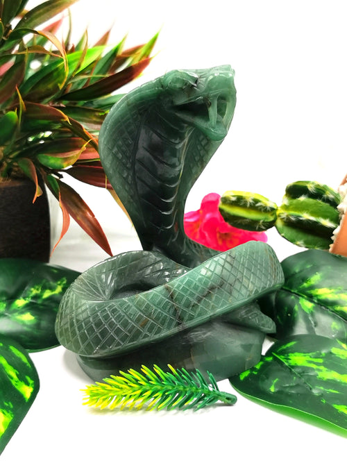 Cobra snake with raised hood carving in Green Aventurine stone - crystal healing / chakra / reiki / energy - 5 inches and 0.73 kg (1.61 lb) Animal carving