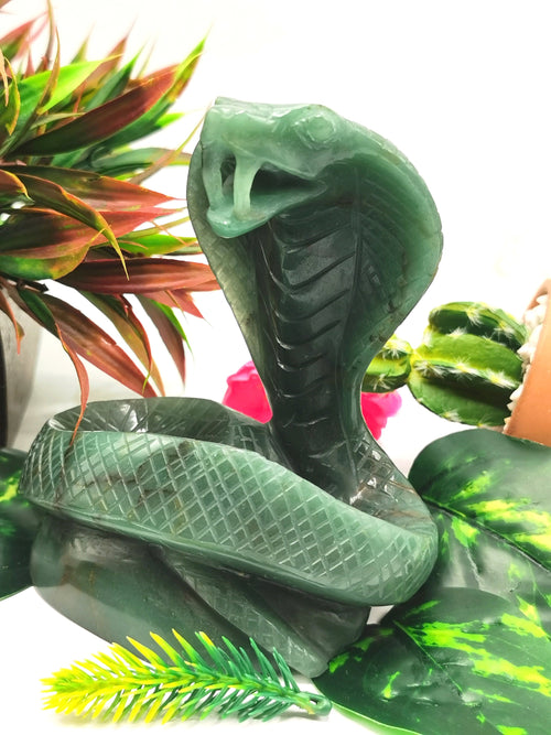 Cobra snake with raised hood carving in Green Aventurine stone - crystal healing / chakra / reiki / energy - 5 inches and 0.73 kg (1.61 lb) Animal carving