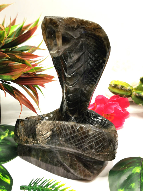 Cobra snake carving in Labradorite stone - crystal healing / chakra / reiki / energy - 5.8 inches and 940 gms (2.07 lb) Animal carving