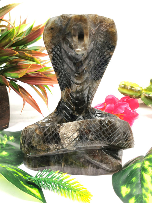Cobra snake carving in Labradorite stone - crystal healing / chakra / reiki / energy - 5.8 inches and 940 gms (2.07 lb) Animal carving