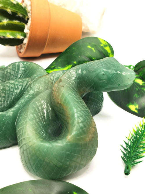 Slithering snake carving in green aventurine stone - crystal healing / chakra / reiki / energy - 6 inches and 595 gms (1.31 lb)