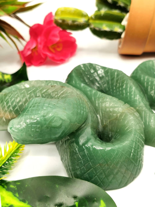 Slithering snake carving in green aventurine stone - crystal healing / chakra / reiki / energy - 6 inches and 595 gms (1.31 lb)