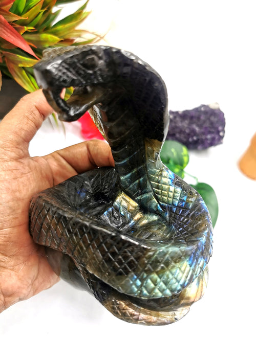 Cobra snake carving in Labradorite stone - crystal healing / chakra / reiki / energy - 4.8 inches and 825 gms (1.82 lb)