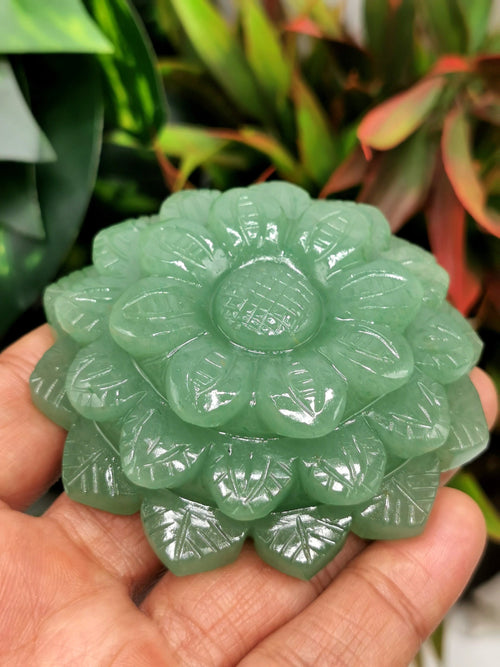 Beautiful green aventurine hand carved zinnia flower carving - crystal/gemstone carvings - 2.7 inch and 130 gms (0.29 lb) - ONE PIECE ONLY
