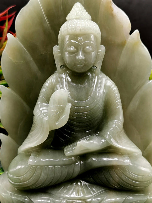 Light Green Aventurine Buddha - handmade carving of serene and meditating Lord Buddha - crystal/reiki/healing - 9 in and 2.12 kg (4.66 lb)