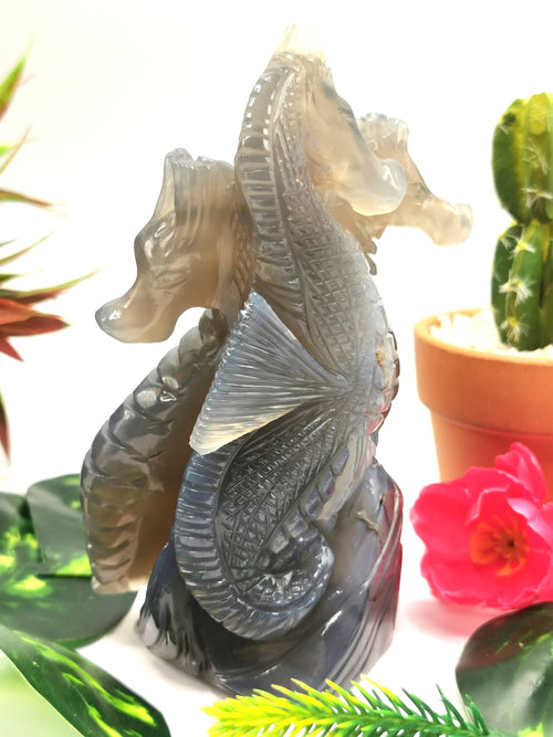 Unique sea horse family carving in Chalcedony stone - crystal healing / chakra / reiki / energy - 5.5 inches and 640 gms (1.41 lb) Animal Carving