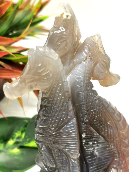 Unique sea horse family carving in Chalcedony stone - crystal healing / chakra / reiki / energy - 5.5 inches and 640 gms (1.41 lb) Animal Carving