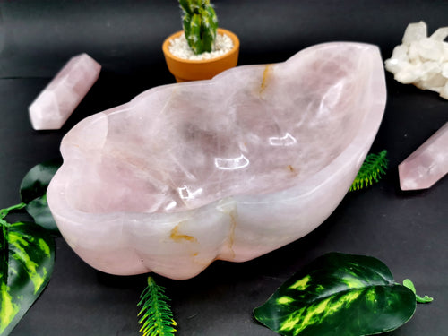 Large and Beautiful designer bowl in rose quartz hand carved - 9.5 inches diameter and 1.54 kgs (3.39 lb)
