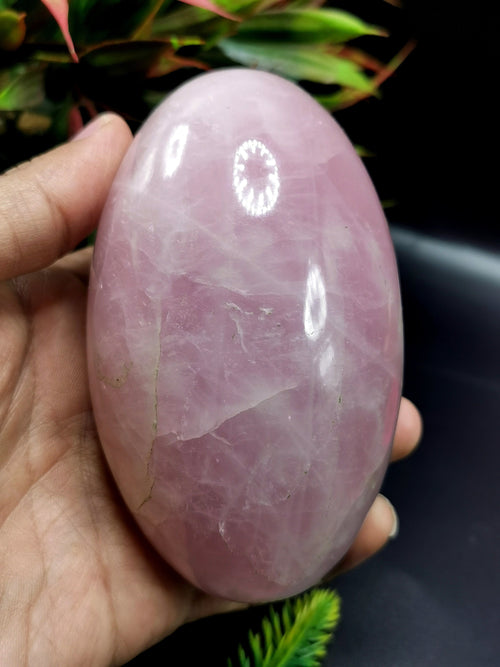 Breathtaking natural Rose Quartz Lingam/Shivling - Energy/Reiki/Crystal Healing - 3.6 inches (9 cms) length and 550 gms (1.21 lb)