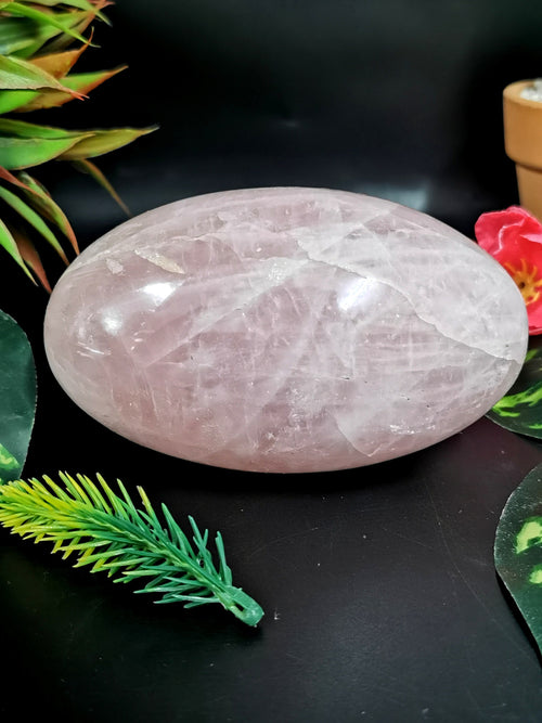 Breathtaking natural Rose Quartz Lingam/Shivling - Energy/Reiki/Crystal Healing - 3.6 inches (9 cms) length and 550 gms (1.21 lb)