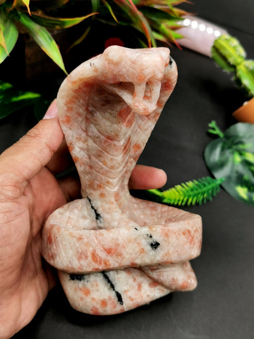 Cobra snake with raised hood carving in Sunstone stone - crystal healing / chakra / reiki / energy - 5.5 inches and 0.75 kg (1.65 lb) Animal carving