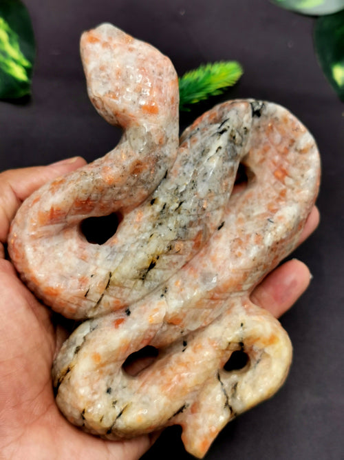 Snake carving in sunstone - crystal healing / chakra / reiki / energy - 5 inches and 410 gms (0.90 lb) Animal carving