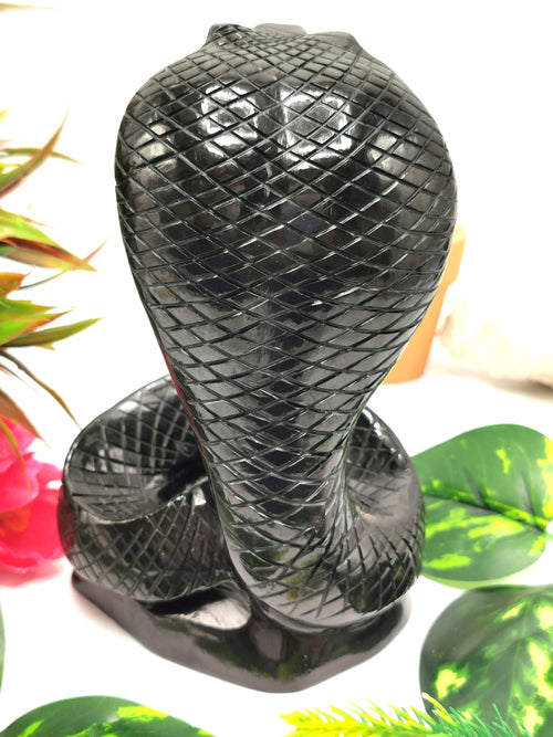 Cobra snake with raised hood carving in black agate stone - crystal healing / chakra / reiki / energy - 6 inches and 0.89 kg (1.96 lb) Animal carving