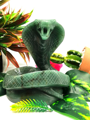 Cobra snake with raised hood carving in Green Aventurine stone - crystal healing / chakra / reiki / energy - 5 inches and 0.73 kg (1.61 lb) Animal carving