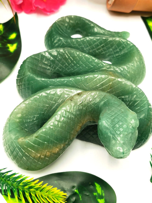 Slithering snake carving in green aventurine stone - crystal healing / chakra / reiki / energy - 6 inches and 595 gms (1.31 lb)