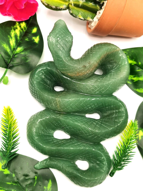 Slithering snake carving in green aventurine stone - crystal healing / chakra / reiki / energy - 6 inches and 595 gms (1.31 lb)