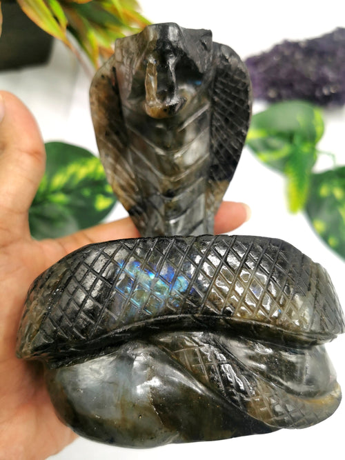 Cobra snake carving in Labradorite stone - crystal healing / chakra / reiki / energy - 4.8 inches and 825 gms (1.82 lb)