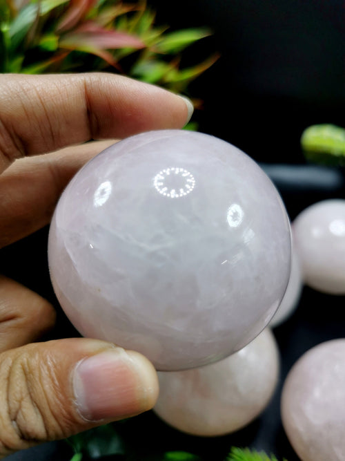 Amazing natural Rose Quartz stone sphere/ball - Energy/Reiki/Crystal Healing - 2 inches diameter and 200 gms (0.44 lb) - ONE PIECE ONLY
