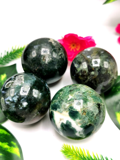 Moss Agate stone sphere/ball - Energy/Reiki/Crystal Healing - 2 inches (5 cms) diameter and 170 gms (0.37 lb)