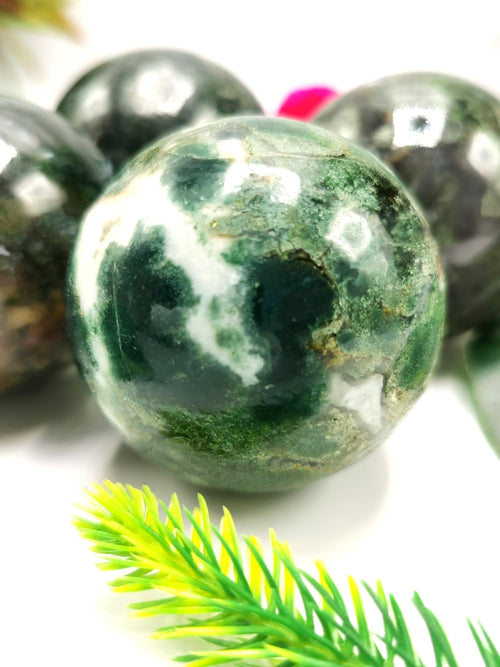 Moss Agate stone sphere/ball - Energy/Reiki/Crystal Healing - 2 inches (5 cms) diameter and 170 gms (0.37 lb)
