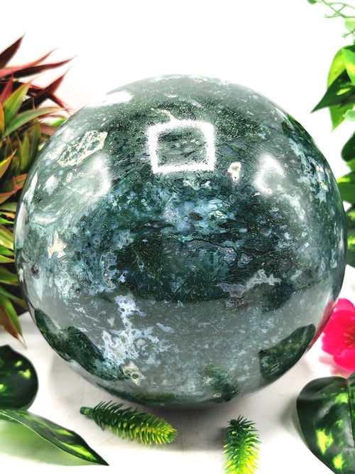Large natural Moss Agate stone sphere/ball - Energy/Reiki/Crystal Healing - 7 inches (17.5 cms) diameter and 8.3 kg (18.25 lb)