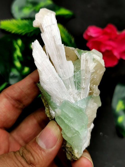 Green Apophyllite and Scolecite on Stilbite natural mineral free forms - reiki/energy/chakra/healing - 3.5 inches and 120 gms (0.26 lb)