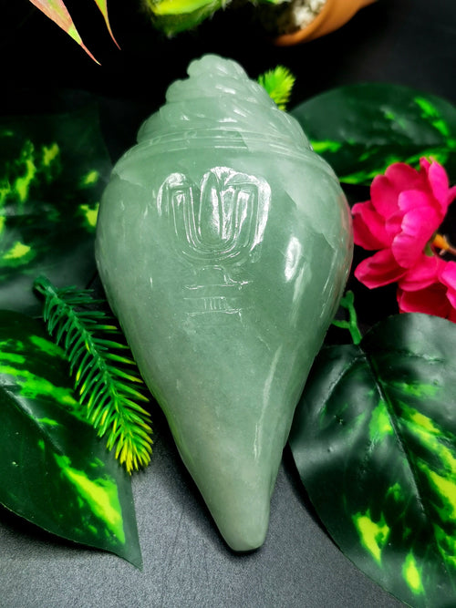 Amazing Green Aventurine Carving of auspicious conch shell in Crystals/Gemstone - Reiki/Chakra/Healing/Energy - 5.5 in and 440 gms (0.97 lb) - Home Décor