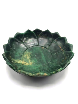 Beautiful green aventurine hand carved lotus bowls - 7 inches diameter and 610 gms (1.34 lb) - ONE BOWL ONLY