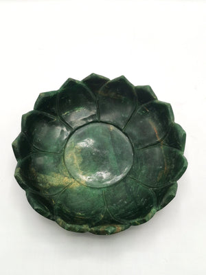 Beautiful green aventurine hand carved lotus bowls - 7 inches diameter and 610 gms (1.34 lb) - ONE BOWL ONLY