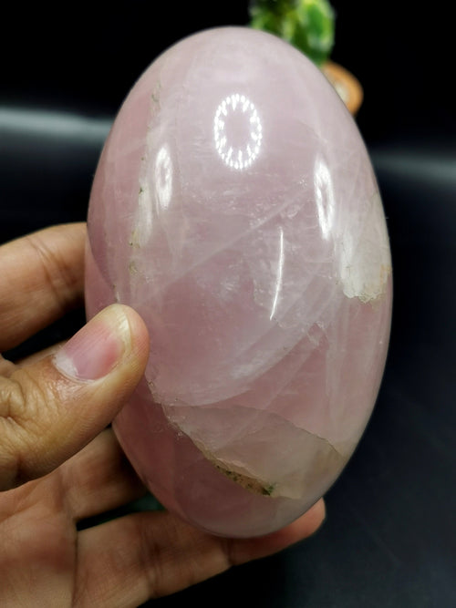 Breathtaking natural Rose Quartz Lingam/Shivling - Energy/Reiki/Crystal Healing - 3.6 inches (9 cms) length and 550 gms (1.21 lb)