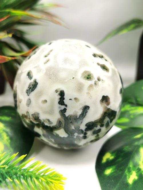 Amazing natural Moss Agate stone sphere/ball - Energy/Reiki/Crystal Healing - 3 inches (7.5 cms) diameter and 520 gms (1.14 lb)