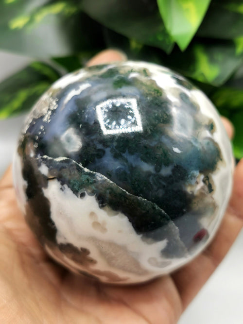 Amazing natural Moss Agate stone sphere/ball - Energy/Reiki/Crystal Healing - 3 inches (7.5 cms) diameter and 520 gms (1.14 lb)
