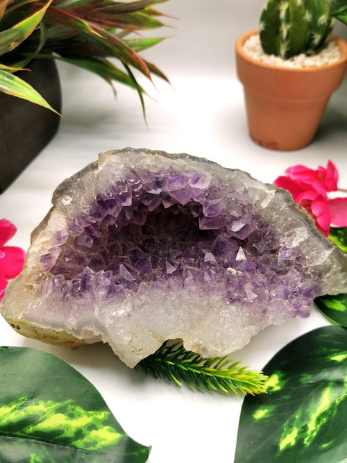 Amethyst cave / geode / cluster / crystal - reiki/energy/chakra healing - 6 inches (15 cms) tall and 760 gms (1.67 lb)