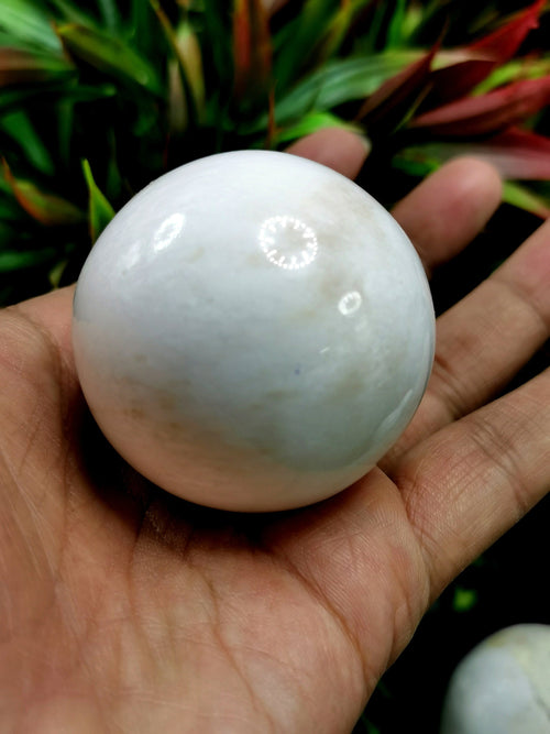 Amazing natural Scolecite stone sphere/ball - Energy/Reiki/Crystal Healing - 1.8 inches (4.5 cms) diameter and 110 gms (0.24 lb)