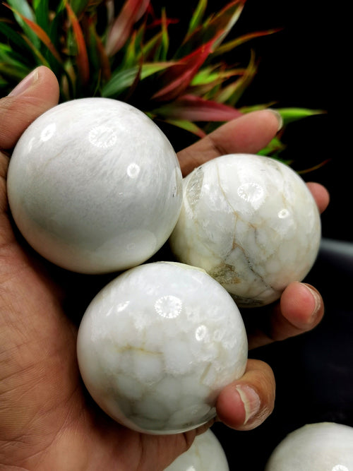 Amazing natural Scolecite stone sphere/ball - Energy/Reiki/Crystal Healing - 2 inches (5 cms) diameter and 150 gms (0.33 lb)