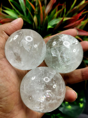 Amazing natural Clear Quartz stone sphere/ball - Energy/Reiki/Crystal Healing - 1.7 inches diameter and 130 gms (0.29 lb) - ONE PIECE ONLY