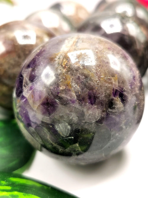 Amazing natural Amethyst stone sphere/ball - Energy/Reiki/Crystal Healing - 1.8 inches diameter and 140 gms (0.31 lb) - ONE PIECE ONLY
