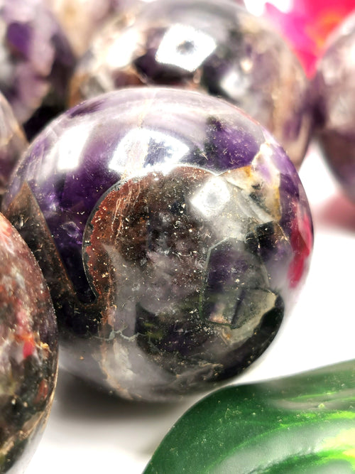 Amazing natural Amethyst stone sphere/ball - Energy/Reiki/Crystal Healing - 1.8 inches diameter and 140 gms (0.31 lb) - ONE PIECE ONLY
