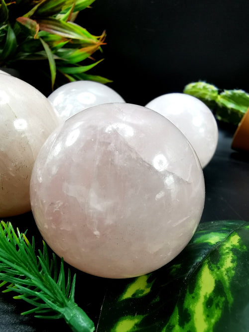 Amazing natural Rose Quartz stone sphere/ball - Energy/Reiki/Crystal Healing - 2 inches diameter and 200 gms (0.44 lb) - ONE PIECE ONLY