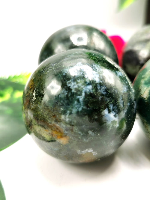 Moss Agate stone sphere/ball - Energy/Reiki/Crystal Healing - 2 inches (5 cms) diameter and 170 gms (0.37 lb)