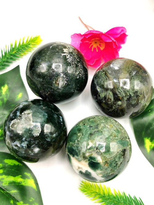 Moss Agate stone sphere/ball - Energy/Reiki/Crystal Healing - 2 inches (5 cms) diameter and 170 gms (0.37 lb)