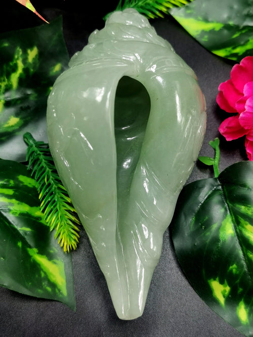 Amazing Green Aventurine Carving of auspicious conch shell in Crystals/Gemstone - Reiki/Chakra/Healing/Energy - 5.5 in and 440 gms (0.97 lb) - Home Décor