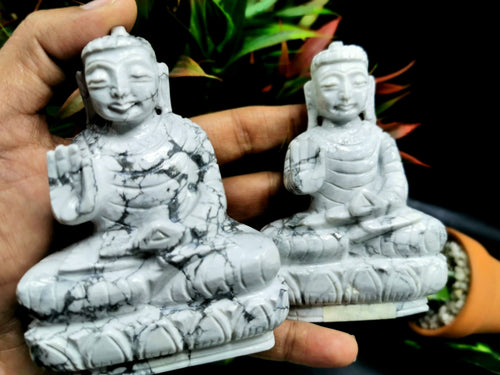 Howlite Buddha - handmade carving of serene and meditating Lord Buddha - crystal/reiki/healing - 4inches and 300 gms (0.66 lb)