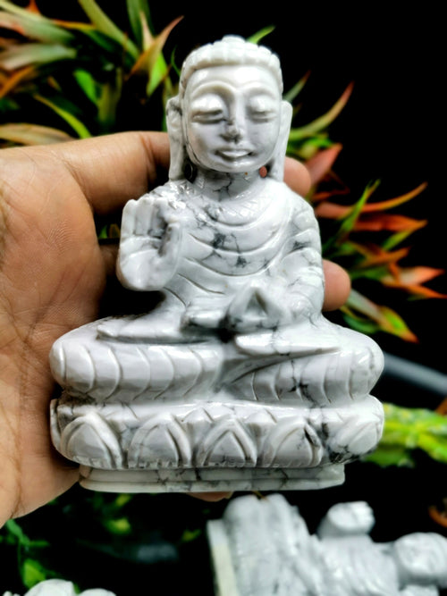 Howlite Buddha - handmade carving of serene and meditating Lord Buddha - crystal/reiki/healing - 4inches and 300 gms (0.66 lb)