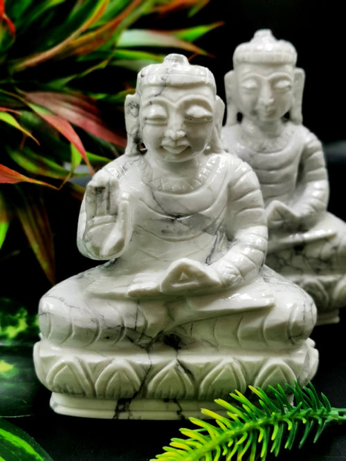Howlite Buddha - handmade carving of serene and meditating Lord Buddha - crystal/reiki/healing - 4inches and 300 gms (0.66 lb)