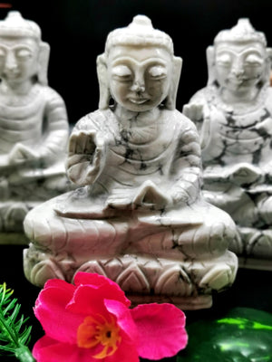 Howlite Buddha - handmade carving of serene and meditating Lord Buddha - crystal/reiki/healing - 4inches and 300 gms (0.66 lb)