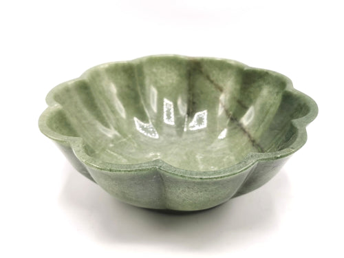 Beautiful light green quartz designer hand carved bowls - 7 inches and 520 gms (1.14 lb) - ONE BOWL ONLY