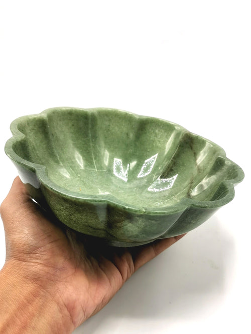 Beautiful light green quartz designer hand carved bowls - 7 inches and 520 gms (1.14 lb) - ONE BOWL ONLY