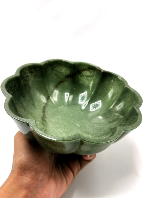 Light green quartz designer hand carved bowls - 7 inches and 640 gms (1.41 lb) - ONE BOWL ONLY